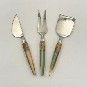 El juego de cuchillos para queso de metal elegante más solicitado, que refleja el arte de la gastronomía fina, es increíblemente elaborado por KHOOSI OVERSEAS. - Product Image 2