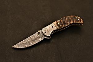 Couteau de chasse et de camping pliant en acier Damas fait main, manche en corne de cerf, clip de poche, multifonctionnel, artisanat haut de gamme, cadeau OEM/ODM - Product Image 6