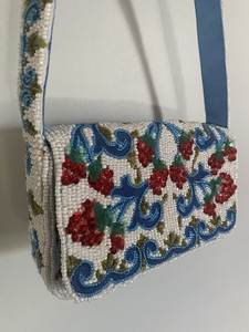 Pochette pliable brodée florale perlée pour femme avec bandoulière unique – Sac à main élégant pour soirée - Product Image 4