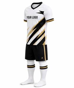 Ensemble de football haut de gamme avec graphismes sublimés, maillot athlétique à col en V, short coordonné, 100 % polyester respirant - Product Image 4