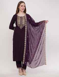 Suministro al por mayor: Conjunto de traje de rayón para mujer con bordado de codificación, colores morado y Rama, ropa étnica premium para minoristas, stock de alto margen. - Product Image 3