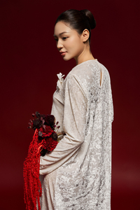 Robe midi en velours bordeaux pour femme, coupe ample, col rond, détail boutonné, respirante, style luxueux raffiné - Product Image 5
