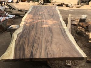 Mesa de Conferencia de Acacia de una Sola Pieza Excepcionalmente Grande - Pieza de Madera Maciza de Gran Impacto - Mesa de Juntas de Lujo - Product Image 2