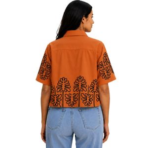 เสื้อเชิ้ตครอปสีส้มสนิมสำหรับผู้หญิง ปักลายดอกไม้สีดำ แขนสั้น สไตล์ลำลอง เสื้อผ้าฝ้ายสำหรับฤดูร้อน แฟชั่นดีไซเนอร์ - Product Image 2