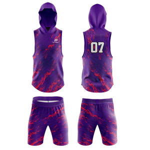 Ensemble d'uniformes de football américain en polyester de qualité supérieure pour hommes, avec maillot respirant et short assorti pour l'entraînement et les matchs - Product Image 1