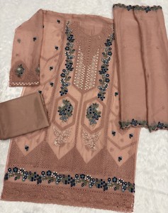 Dhwaja Export - Ensemble semi-couture en mousseline de soie avec broderies et sequins, style moderne pour mariages et occasions festives - Product Image 5