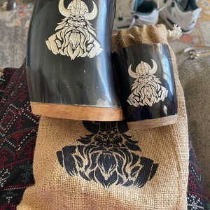 Auténtica taza de cuerno para beber cerveza y vino en bares y pubs. Jarra de cuerno de buey con asa, taza decorativa. - Product Image 6