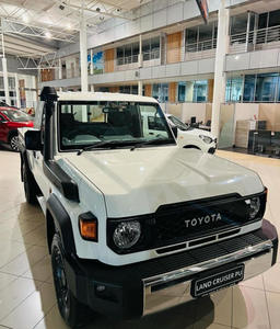 TOYOTA LAND-CRUISER 79 2024-2026, Camioneta de Cabina Simple, con solo 3000 Millas - Product Image 1