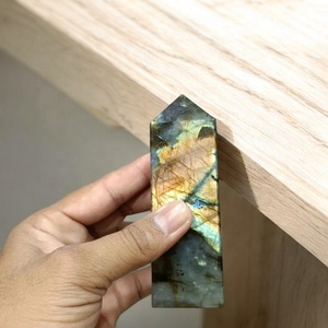 Torre tallada de labradorita de alta venta, fabricación de joyas de cristal pulido, regalos decorativos al por mayor, artesanía Popular de Feng Shui en bruto - Product Image 1