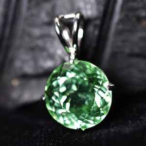 Colgante de Zafiro Verde Azulado Natural de 17.40 Ct, Gema en Plata de Ley 925, Joyería Clásica Hecha a Mano, Regalo de Compromiso para Ella - Product Image 1