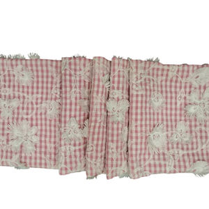 ผ้าฝ้ายทอ 100% ลายตารางกิ๊งแฮมสีชมพูและสีขาว ประดับด้วยลายปัก 3 มิติ น้ำหนักเบา สำหรับชุดผู้หญิงและเด็กผู้หญิง เป็นที่ต้องการมากที่สุด - Product Image 1