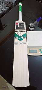 Bate de Críquet Ihsan Sports Serie Clásica Edición All Pro, Duradero y Ligero, de Madera de Sauce Inglesa, con Funda Gratis y Lámina Antideslizante para Mayor Agarre - Product Image 2
