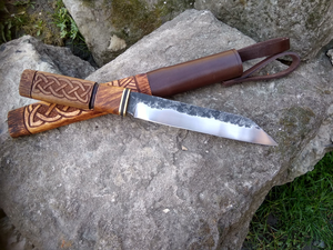 Cuchillo de Chef Vikingo Ambidiestro Hecho a Mano con Funda de Cuero y Madera, Forjado en Acero al Carbono, Seax Nórdico Moderno para Bushcraft - Product Image 2