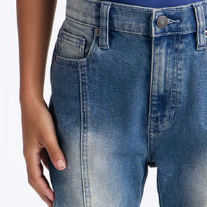 Pantalones Vaqueros de Diseño Moderno con Bolsillos Laterales Funcionales, Lavado Azul Claro, Cintura Cómoda con Presillas para Cinturón - Product Image 3