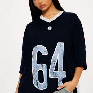 Maillot de football américain surdimensionné à col en V, coupe boxy, épaules tombantes, en mesh, avec impression de logo personnalisé, style streetwear, vente en gros OEM pour femmes - Product Image 2