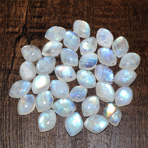 พลอยรูปทรงแฟนซีสีขาวธรรมชาติแบบรัมโบ มูน คาโบชอง ขนาด 8x12 มม. สำหรับทำเครื่องประดับ ขายส่งจำนวนมาก - Product Image 3