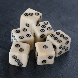 Juego de Dados de Hueso de Vaca Pulido a Mano, Color Natural, Puntos Grabados Personalizados, Ecológico, Resistente al Agua, para Dungeons & Dragons - Product Image 2