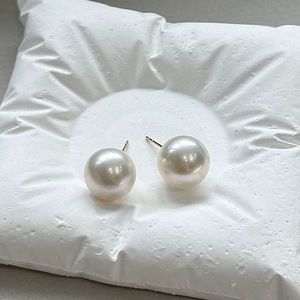 Boucles d'oreilles Zhuji en grosses perles blanches Aurora, perles rondes Edison de 9-10 mm avec or 18 carats et argent 925 disponibles - Product Image 3