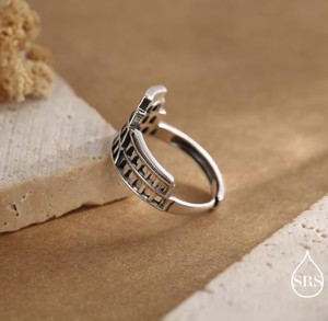 Anillo Ajustable de Plata de Ley Inspirado en el Coliseo, Bañado en Oro, Colección Roma Antigua - Anillo de Compromiso y Boda Oxidado - Product Image 3