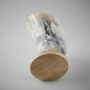 Gobelet en corne de buffle écologique naturel avec base en bois, fabriqué à la main, par REHMAN CRAFT - Product Image 5