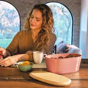 Boîte de rangement en métal contemporaine avec couvercle en bois naturel pour l'organisation du garde-manger et une présentation élégante sur le comptoir - Product Image 6