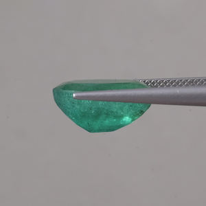 Esmeralda Natural Certificada IGI, Venta al por Mayor, Corte Ovalado de 6.50 Quilates, 14x10mm, Excelente Calidad, Verde Claro, Tratada con Calor para Joyería - Product Image 2