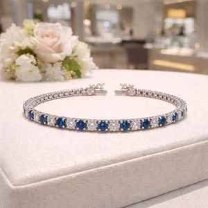 กำไลข้อมือเงินแท้ประดับไพลินธรรมชาติ ดีไซน์เรียบหรู คลาสสิก เหมาะสำหรับเป็นของขวัญสำหรับผู้หญิงในโอกาสหมั้นและแต่งงาน - Product Image 5