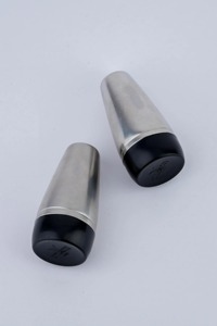 Salière et poivrière en métal argenté, accessoire élégant pour table à manger, parfait pour la maison et les restaurants, vente en gros depuis l'Inde - Product Image 3