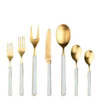 Ensemble de couverts en métal finition or décorative pour une présentation élégante à la maison, à la salle à manger, sur la table et lors de réceptions