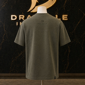 T-shirt utilitaire surdimensionné rétro Y2K pour homme, tee-shirt streetwear épais olive foncé avec poche en nylon - Product Image 2
