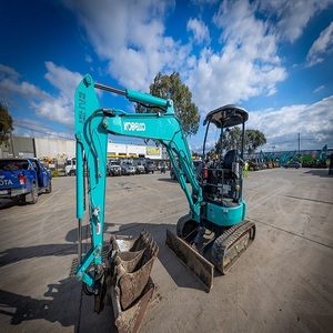 Mini-excavatrice Kobelco moderne pour travaux de construction, équipement pour le creusement de fossés, l'aménagement paysager, les projets d'infrastructure et les chantiers confinés. - Product Image 5