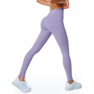 Legging Capri Gainant Personnalisé pour Femme – Taille Haute, Effet Seconde Peau, Idéal Entraînement - Product Image 1