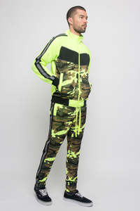 Ensemble de survêtement homme de qualité supérieure, motif camouflage néon, coupe ajustée, pantalon de jogging et sweat à capuche zippé, en polyester léger - Product Image 6
