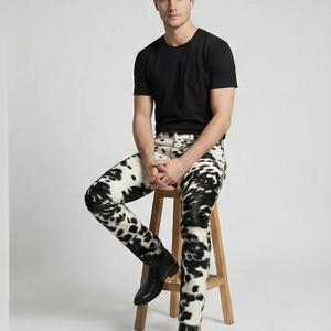 Pantalones de cuero de vaca con diseño de logotipo personalizado a medida, pantalones de cuero de vaca con pelo real para hombre, pantalones de piel de vaca con estampado animal occidental. - Product Image 3