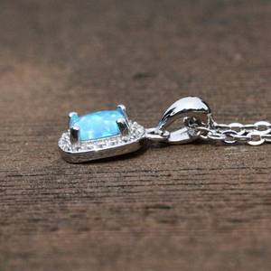 Pendentif en opale bleue vintage, argent sterling, pierre de naissance d'octobre, bijou artisanal, cadeau élégant pour elle - Product Image 3