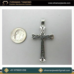 Pendentif Croix Sainte Glacée Plaqué Or 10K Diamant Noir Blanc Moissanite Taille Ronde Brillante Breloque Religieuse Chrétienne Unisexe - Product Image 5