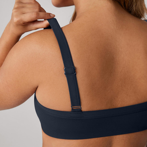 Nouveau soutien-gorge de sport froncé personnalisé et confortable avec logo frontal, extensible dans quatre directions, à fines bretelles, pour femme, idéal pour le fitness - Product Image 6