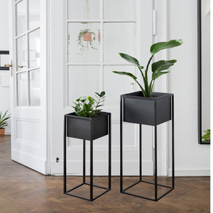 Macetero de lujo en forma de cuenco, con acabado dorado martillado y base de pedestal en oro rosa, disponible a precios de mayorista para hogares elegantes. - Product Image 4