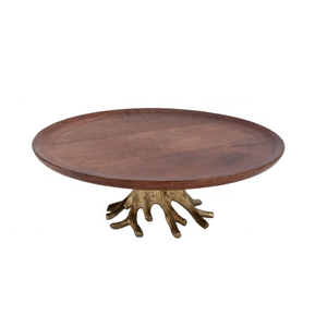 Support à gâteau en métal doré avec plateau en bois - Product Image 2