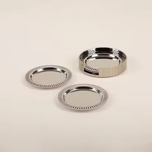 Ensemble de sous-verres décoratifs en métal artistique pour tasses à boisson et protection élégante de la table à domicile - Product Image 4