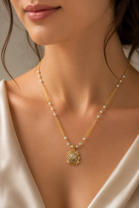 Collar Personalizado Chapado en Rodio con Medallón Floral Meenakari, Cadena con Colgante de Perlas, Joyería Fina de Herencia, Set de Regalo para Mujer - Product Image 1