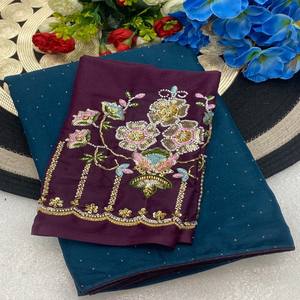 Sari de luxe VASTRA COTTAGE en Georgette avec broderies florales lourdes et bordure festonnée - Product Image 6