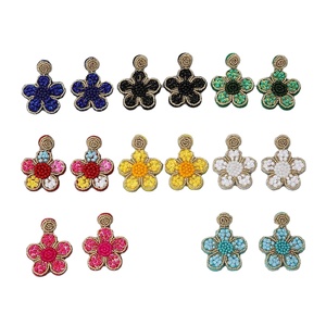 ต่างหูห้อยประดับดอกไม้หลากสีสันสำหรับผู้หญิง ต่างหูวินเทจ ต่างหูแบบติดหูรูปดอกไม้ โดย MD HANDICRAFTS - Product Image 1