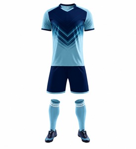 Tenue de football personnalisée pour l'entraînement et les matchs, vêtements de sport légers, durables et respirants en tissu polyester pour hommes adultes - Product Image 2