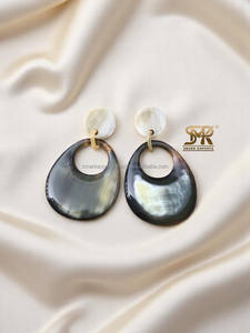 Pendientes de Cuerno de Búfalo Modernos Hechos a Mano, Forma de Lágrima, Pulidos Naturales, Ligeros, Joyería de Moda para Mujer, Empaque Personalizado - Product Image 3