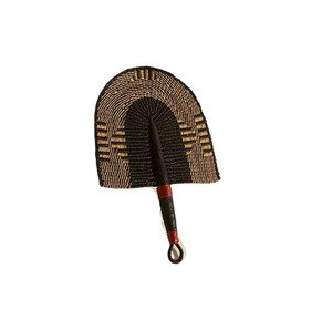 Éventail en jonc de mer tressé noir et beige, fait main, accessoire rafraîchissant de style ethnique traditionnel pour les fêtes de plage et l'été - Product Image 3