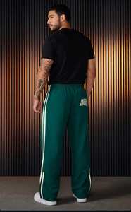 Conjunto Deportivo 2 en 1 para Hombre ONETEN, Color Verde con Bloques de Color y Rayas, Logotipo Bordado, Manga Corta - Product Image 2