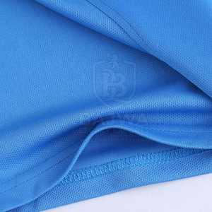 Polos tendance pour hommes, col élégant et moderne, tissu léger, parfaits pour les looks décontractés et semi-formels. - Product Image 5