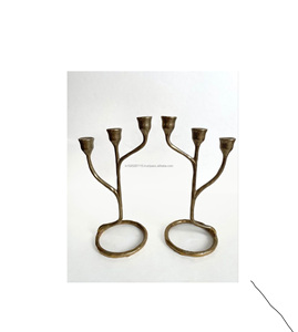 Elegante candelabro de metal con acabado antiguo, pieza central perfecta para decoración real o diseño de arreglo de velas Vintage para el hogar - Product Image 5