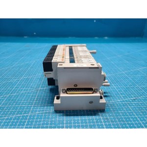 Conjunto de Válvulas Solenoides Neumáticas SMC VQ1100Y-5 + VQ1200Y-5, Usadas como Piezas de Repuesto para Equipos Legacy Semiconductor - Product Image 5